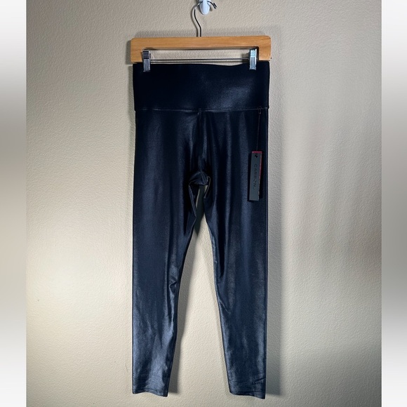 CARBON38 High Rise 7/8 Length Legging in Black Takara Shine - Picture 10 of 16